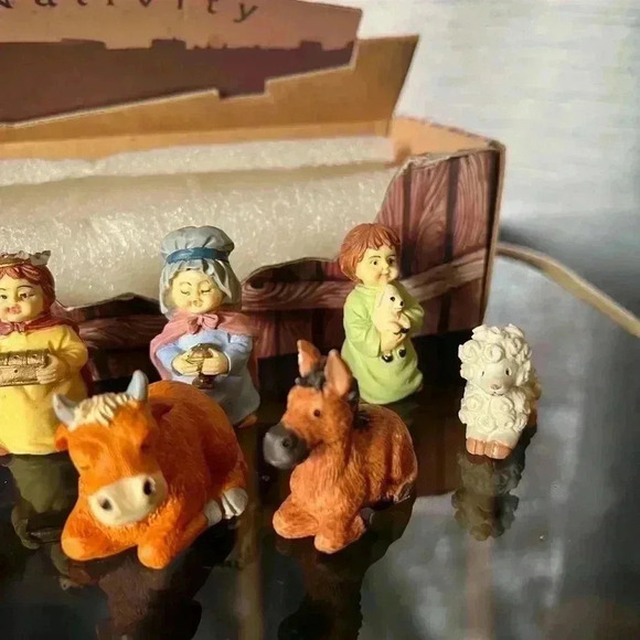 vintage Nativity Scene Collection 11 Adorable Resin Pieces  ca 1980s - Picture 4 of 6